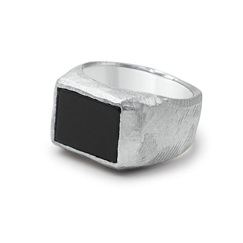 Men´s ring with black rectangular onyx stone