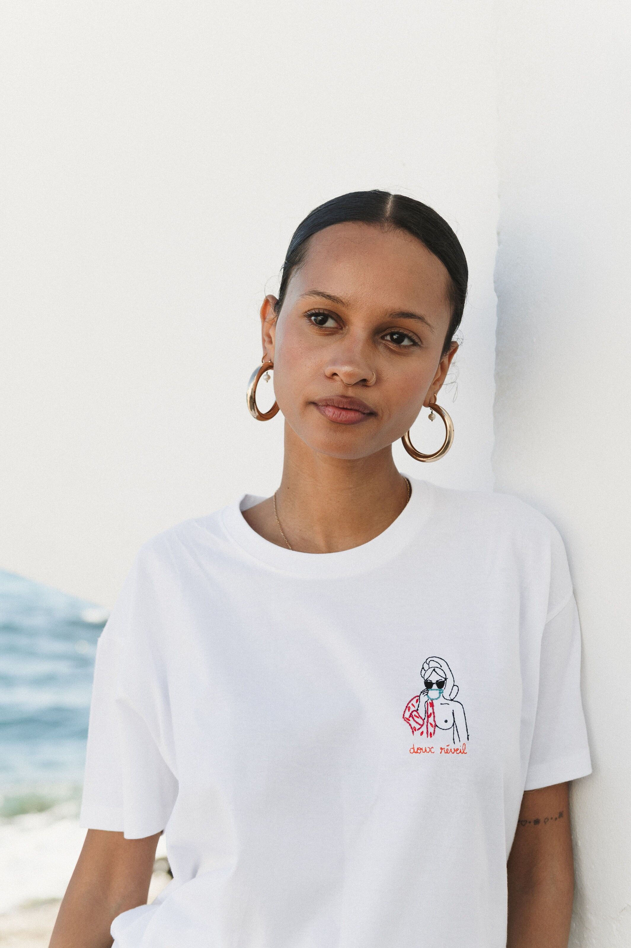 Camiseta bordada Dulce Despertar