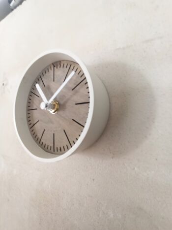 petite horloge de bureau GRISE Aiguille Blanche 10 cm et le socle 7x4x3cm 1