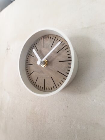petite horloge de bureau GRISE Aiguille Blanche 10 cm et le socle 7x4x3cm 7