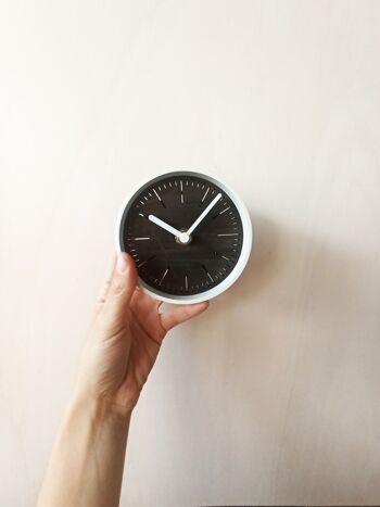 petite horloge de bureau NOIRE Aiguille Blanche 10 cm et le socle 7x4x3cm 2