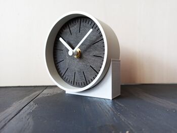 petite horloge de bureau NOIRE Aiguille Blanche 10 cm et le socle 7x4x3cm 3