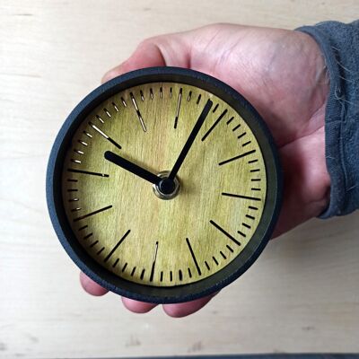 petite horloge de bureau OAK Black Needle 10 cm et le socle 7x4x3cm