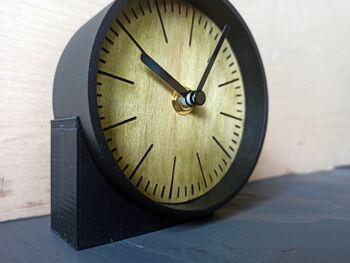 petite horloge de bureau OAK Black Needle 10 cm et le socle 7x4x3cm 4