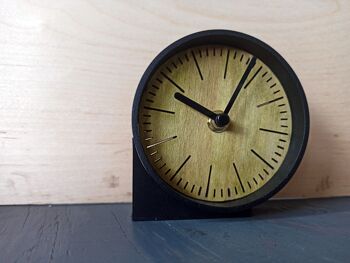 petite horloge de bureau OAK Black Needle 10 cm et le socle 7x4x3cm 5