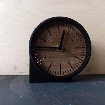 petite horloge de bureau rouge Black Needle 10 cm et le socle 7x4x3cm