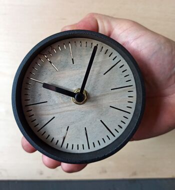 petite horloge de bureau WENGE Aiguille Noire 10 cm et le socle 7x4x3cm 2