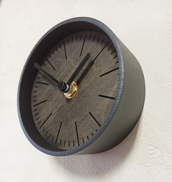 petite horloge bLUEdesk Black Needle 10 cm et le socle 7x4x3cm 3