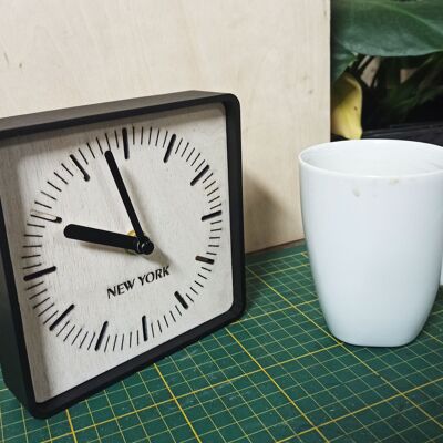 HORLOGE MINIMALISTE SQUERE NOIRE Aiguille Blanche 14X14X3CM