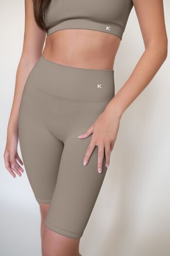 Ribbed taupe sustainable seamless cycling short 1