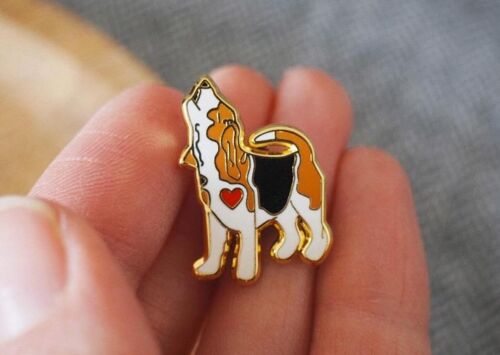 Beagle Enamel Pin Badge - Howling Beagle - Tri - Metal Locking Back