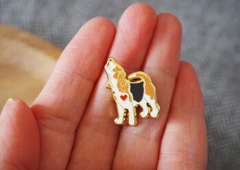 Beagle émail Pin Badge - Howling Beagle - Tan et blanc - Metal Locking Back 2