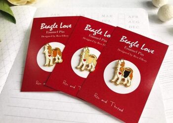 Beagle émail Pin Badge - Howling Beagle - Tan et blanc - Metal Locking Back 3