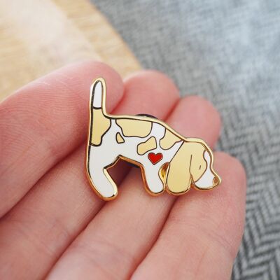 Beagle Enamel Pin Badge - Sniffing Beagle - Lemon and White - rubber clutch back