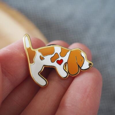 Beagle Enamel Pin Badge - Sniffing Beagle - Tan and White - rubber clutch back