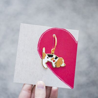 Beagle Enamel Keyring - Sniffing Beagle - Tri colour beagle - Plain heart backing card - No Tag