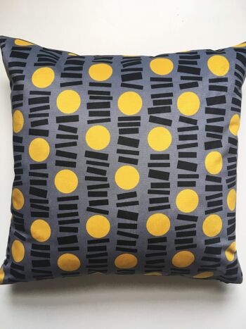 Coussin Little Lines Square en velours jaune 2