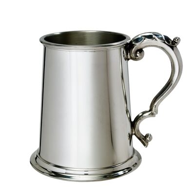 Plain Fancy Handle 1 pint Pewter Tankard