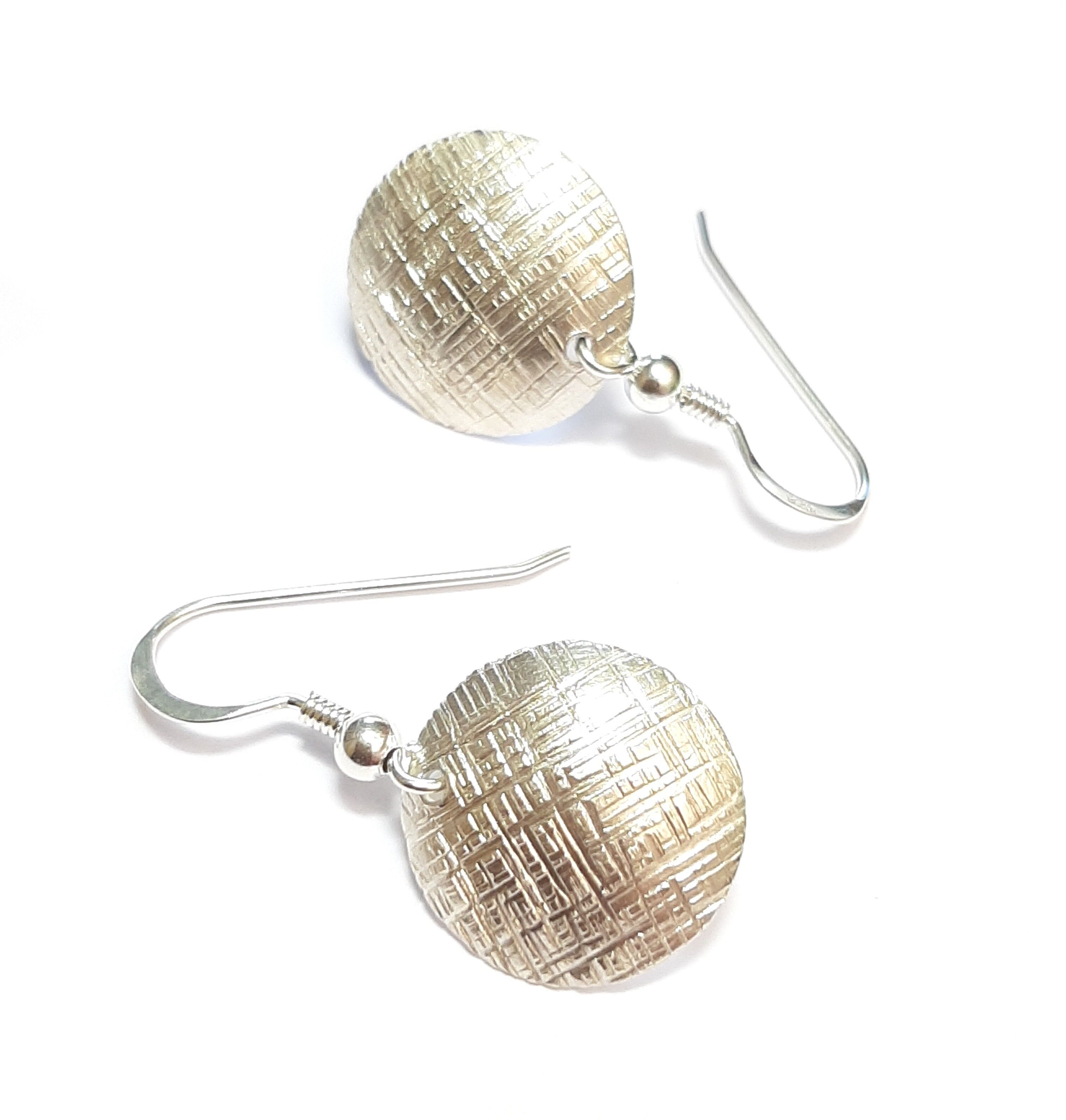 Orecchini in argento sterling cesellato