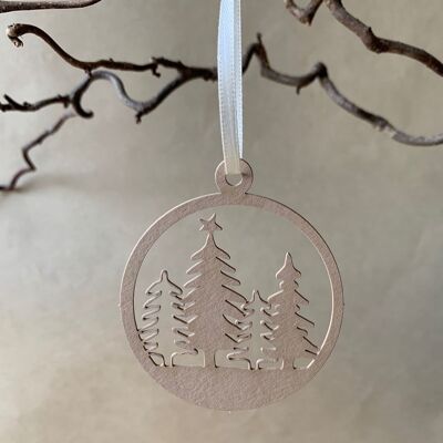 Etichette regalo realizzate in carta naturale per alberi di Natale di colore marrone