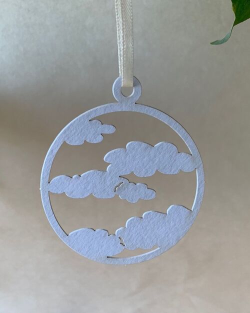 Geschenkanhänger aus Naturpapier Wolken Farbe blau