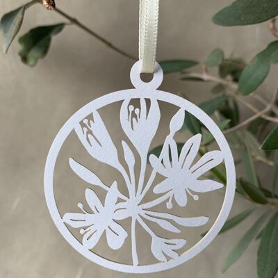 Gift tags made of natural paper Agapanthus color white