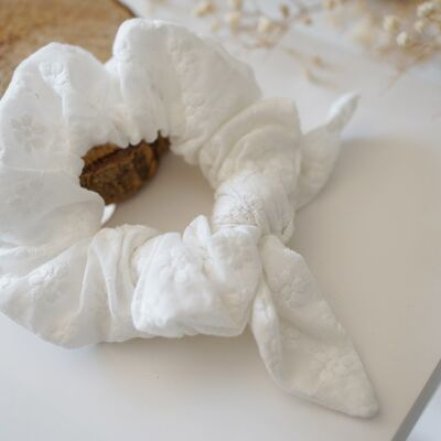 White Embroidery Daisy Bow Scrunchie