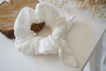 Chouchou Noeud Pâquerette Broderie Blanche 1