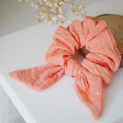 Scrunchie Bow Ivy Coral con lunares dorados