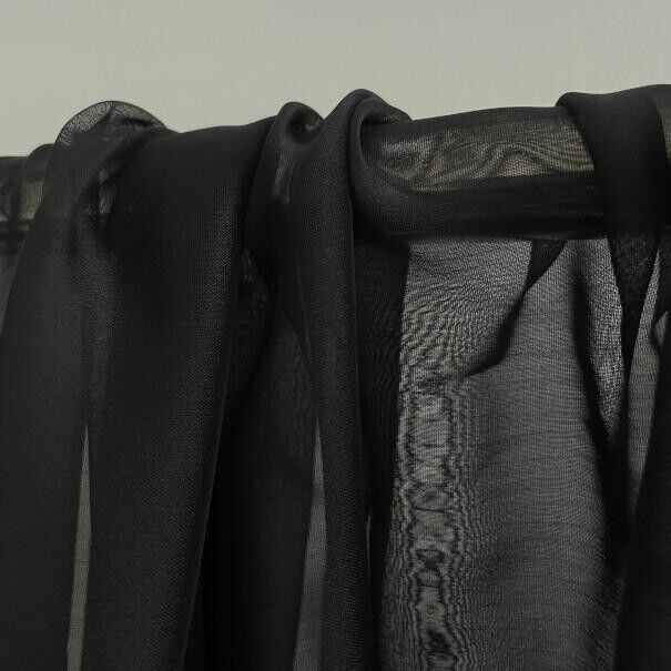 Schwarzer kationischer Gaze-Stoff