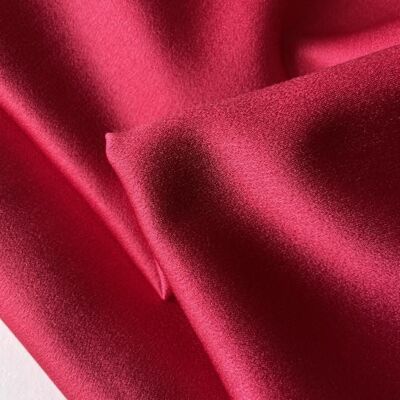 Tissu Crêpe Satin Fraise