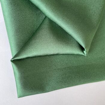 Tissu satin peau d'ange vert foncé