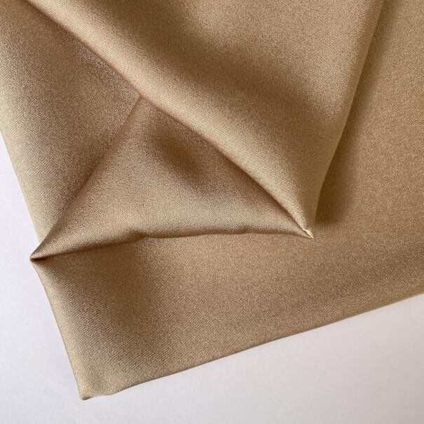 Tessuto di raso pelle d'angelo dorato