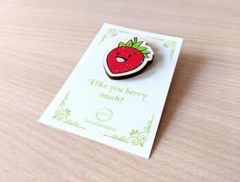 Pin's en bois - happy, fraise kawaii - fruit 7