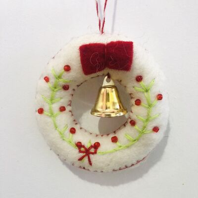 Christbaumschmuck aus Filz - Minikranz mit Glocke