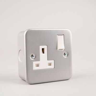 13a Metal Clad Single Wall Socket with Switch__