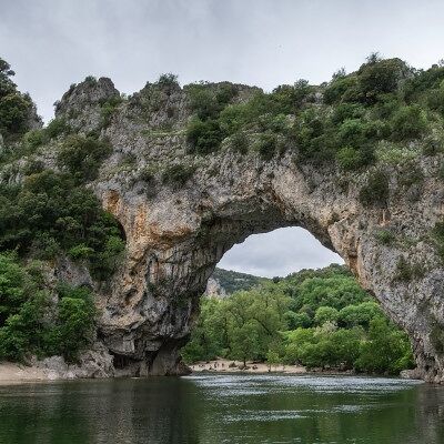 VALS eau minérale naturellement gazeuse renforcée au gaz de la source 75cl VP