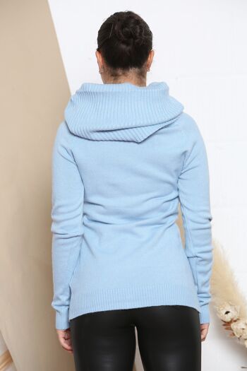 pull bleu en maille douce à col oversize 3