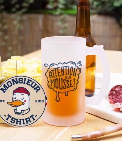 Boccale di birra Attenzione alla schiuma