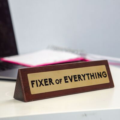 Panneau de bureau en bois Fixer Of Everything - Blague/Cadeaux de nouveauté