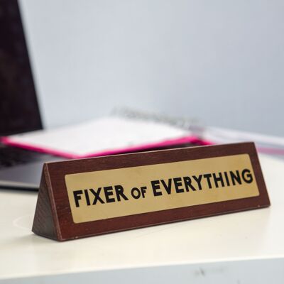 Fixer Of Everything Holz-Schreibtischschild – Witz-/Neuheitsgeschenke