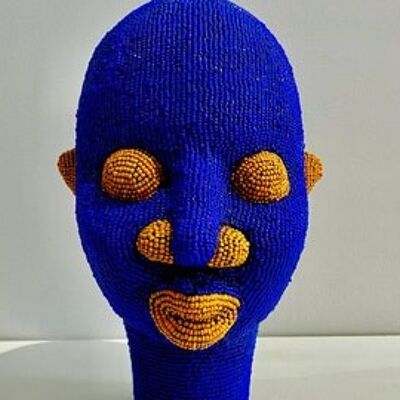 Cabeza de abalorios africanos azules
